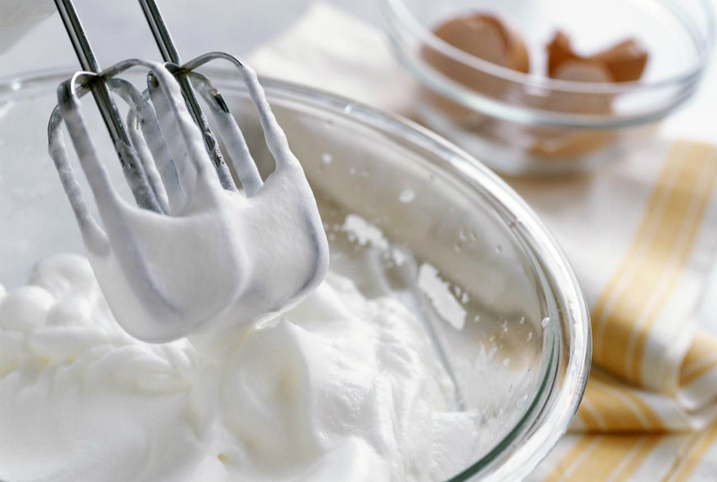 Как приготовить тот самый пломбир из детства: 2 ингредиента плюс вафли! Взбил, залил — и в морозилку.