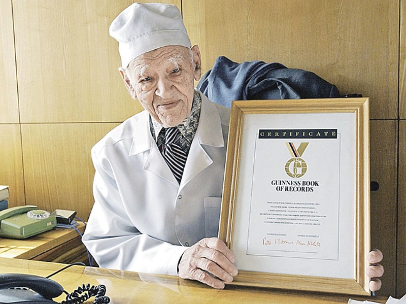 Почтенный врач прожил 103 года!
