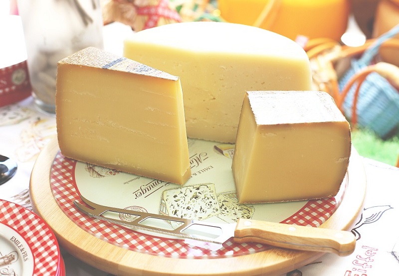 Как безошибочно определить, что ты покупаешь сыр, а не подделку из сухого молока!