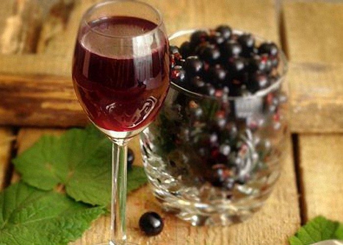 Как самому приготовить вкуснейшую смородиновую наливку