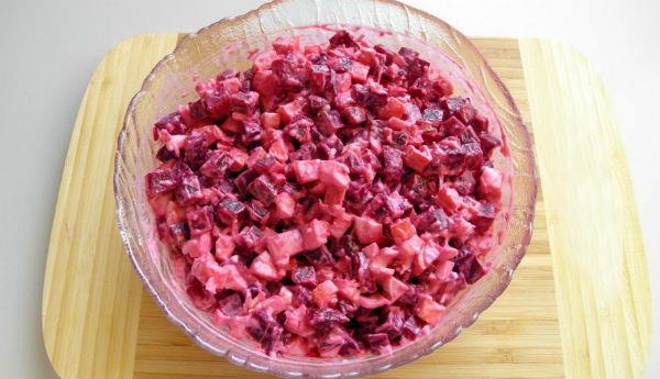 Безумно вкусный свекольный салат с крабовыми палочками Безумно вкусный свекольный салат с крабовыми палочками