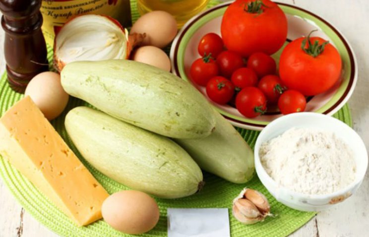 Купила на рынке кабачки, помидоры и сыр… Такого вкусного закусочного торта я еще не ела!