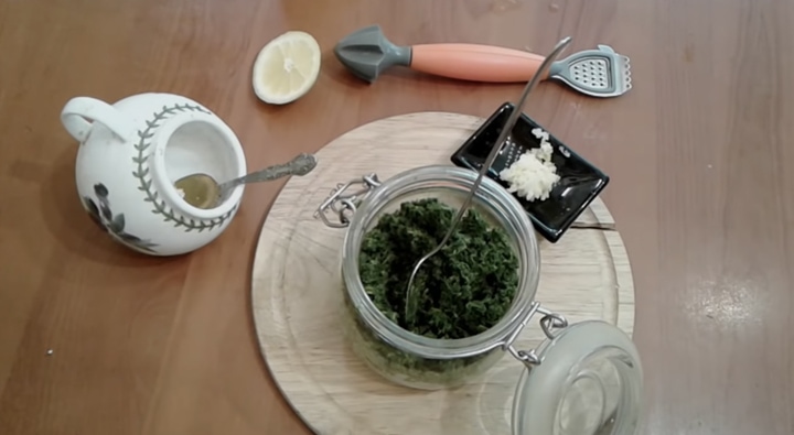 Не выкидывайте стебли укропа. Из них можно сделать кое-что очень вкусное. Не выкидывайте стебли укропа. Из них можно сделать кое-что очень вкусное.