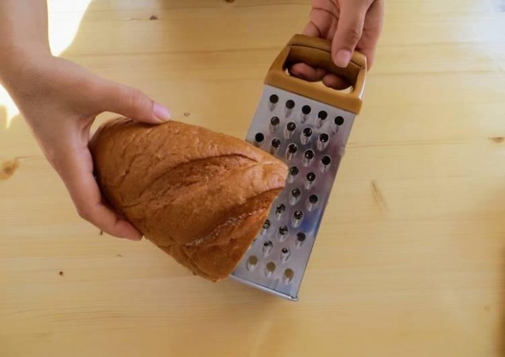 Натираем замороженный батон, обжариваем и получаем нереально вкусную курицу! Натираем замороженный батон, обжариваем и получаем нереально вкусную курицу!