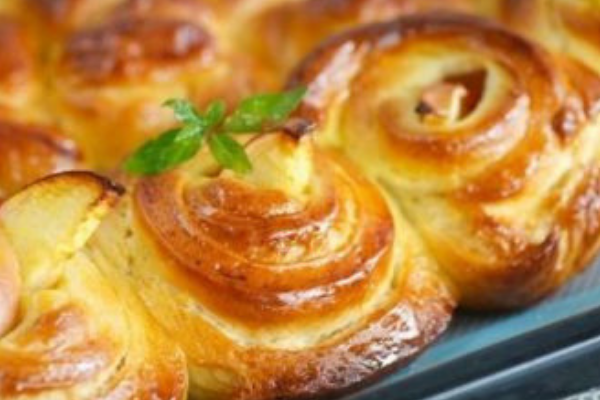 Булочки на кефире с яблоками: ароматные и нежные, как бабушкины руки! Булочки на кефире с яблоками: ароматные и нежные, как бабушкины руки!