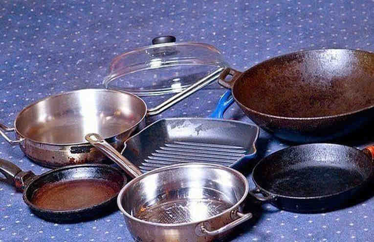 Как легко очистить сковороды, противни и металлические кастрюли от нагара Как легко очистить сковороды, противни и металлические кастрюли от нагара