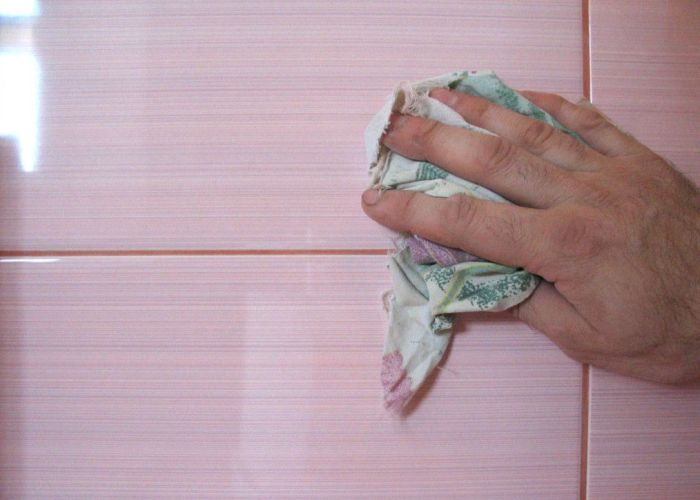 Как раз и навсегда избавиться от плесени и грязи в швах между плиткой в ванной Как раз и навсегда избавиться от плесени и грязи в швах между плиткой в ванной