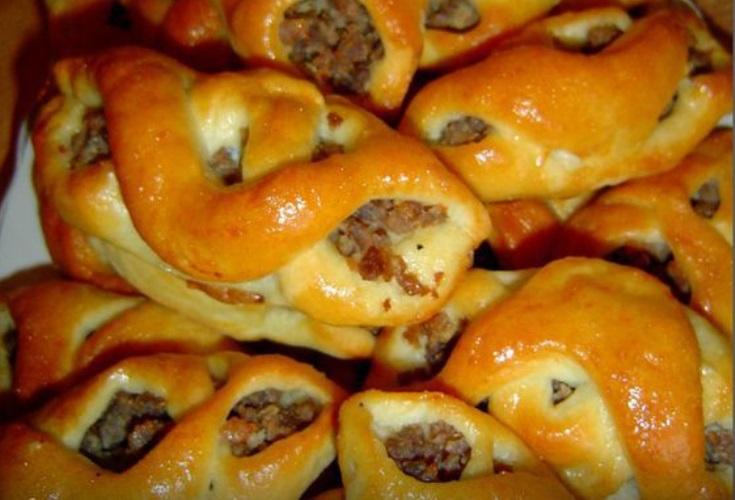 Любите расстегайчики? Мои родные их просто обожают, и приготовить их так просто