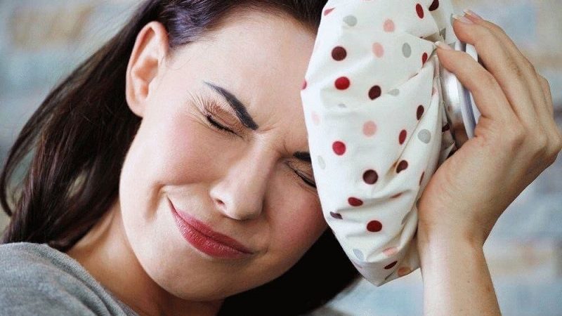 Почему звенит в ушах и голове?