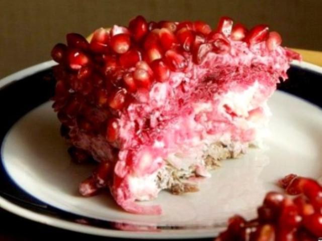 Салат «Любимый» — очень удачное сочетание вкусов.
