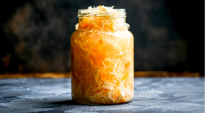 7 достойных рецептов квашенной капусты и советы, как квасить капусту, чтобы она хрустела, была сочной и не портилась